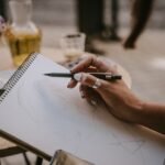 artist sketch a picture